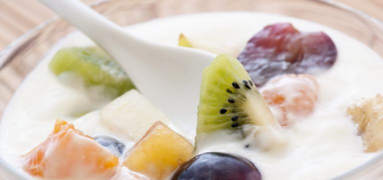 salada de frutas com iogurte