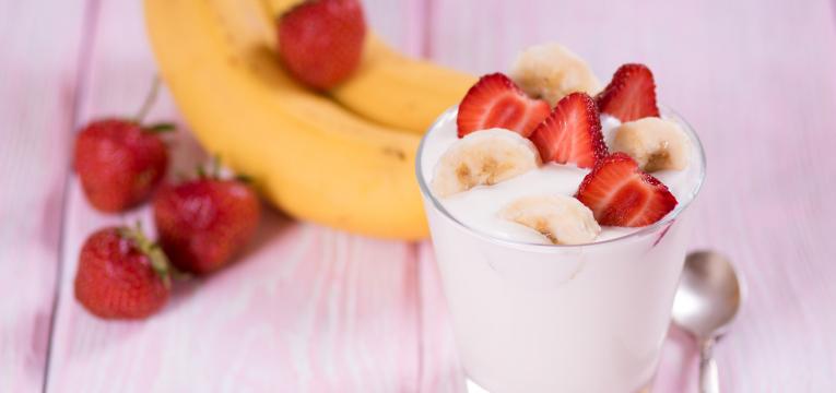 iogurte de banana e morango