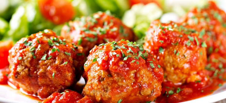 almondegas com molho de tomate