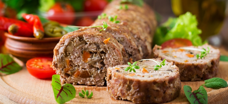 rolo de carne recheado com legumes