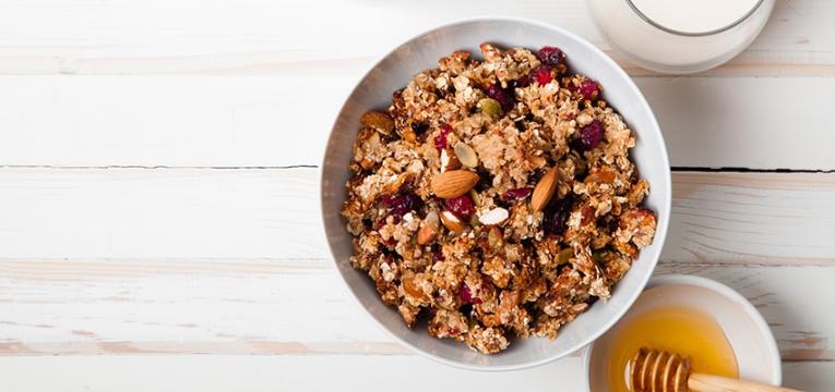 alimentos que têm muito açucar: granola