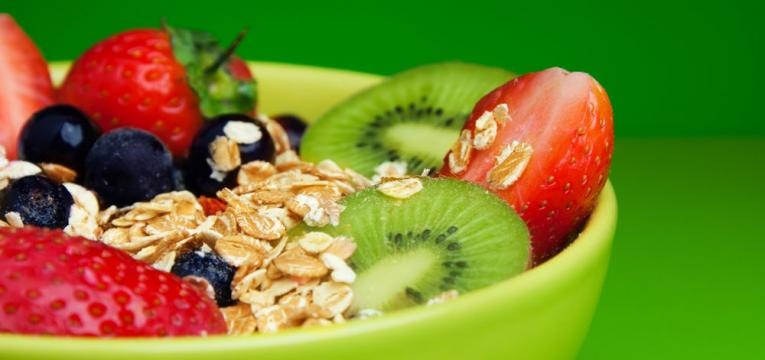 como fazer uma alimentacao saudavel por menos de 50€/semana e tigela de aveia com frutas