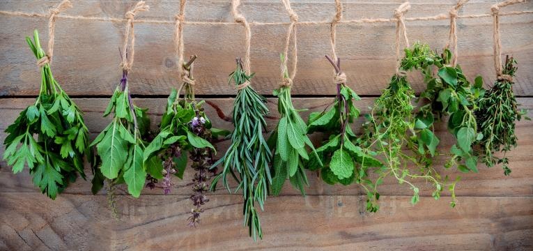 cabazes de Natal saudáveis: ervas aromáticas e especiarias