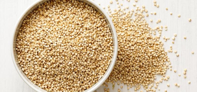 alimentos naturalmente sem glúten que substituem a farinha de trigo quinoa