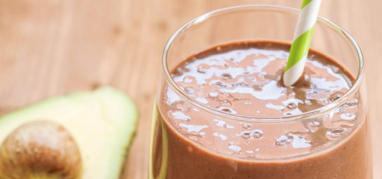 Smoothie de cacau e abacate