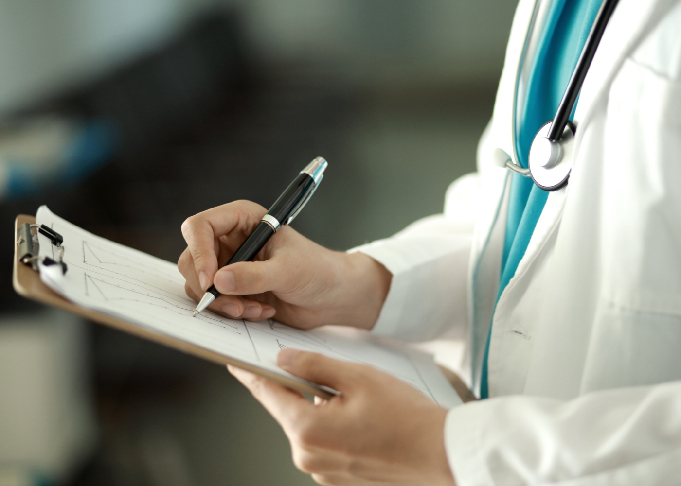 Médico a passar receita